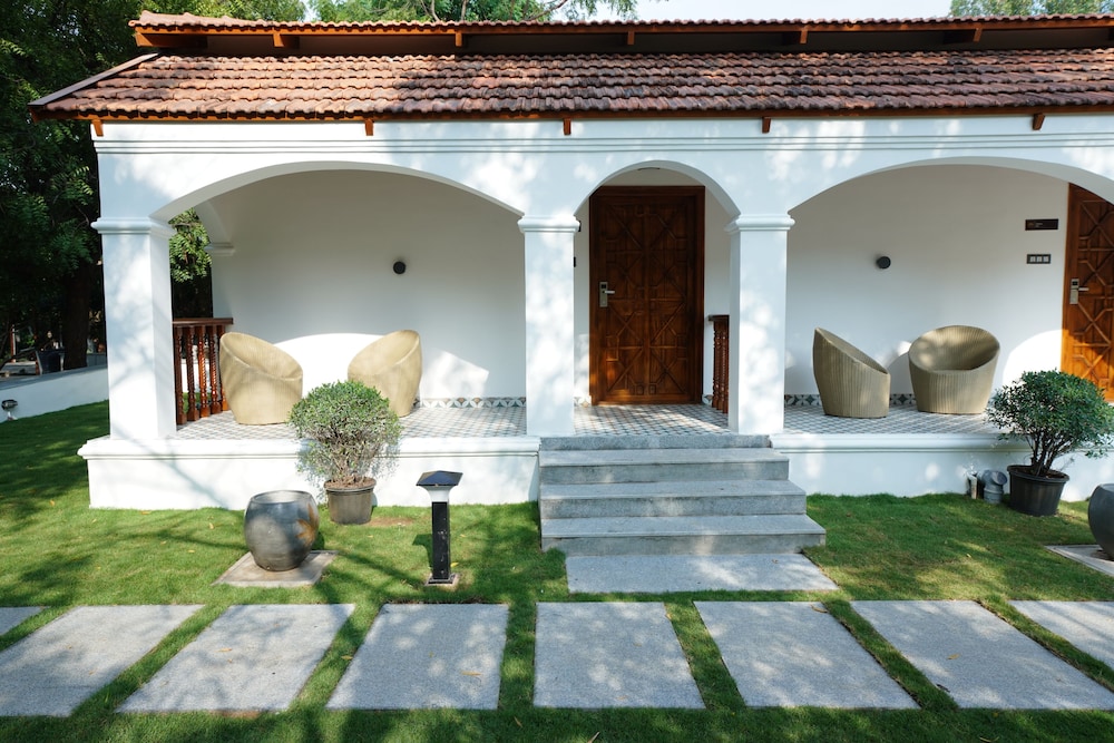 Brown Town Resort & Spa