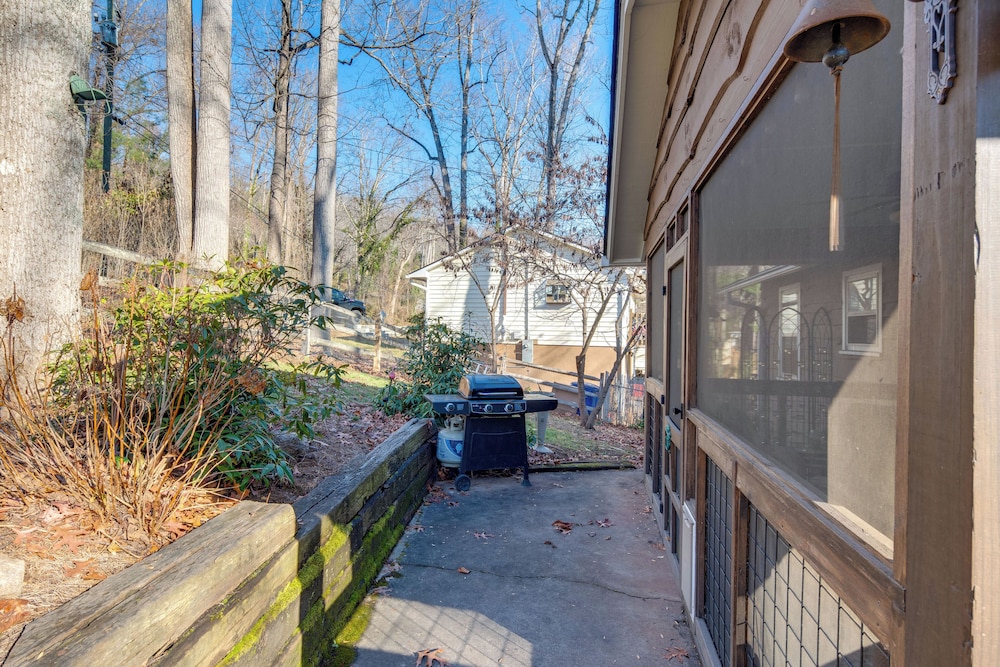 Hike, Sip & Explore! Blue Ridge Mtn Cabin w/ Porch