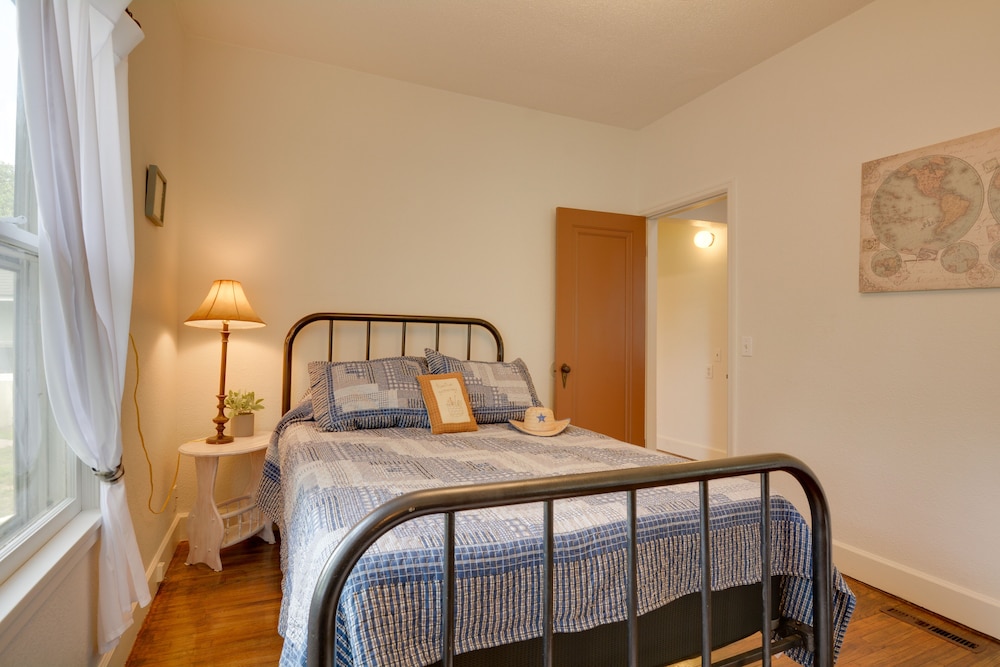 Pet-friendly Home: Patio & Yard in Sheldon view 5
