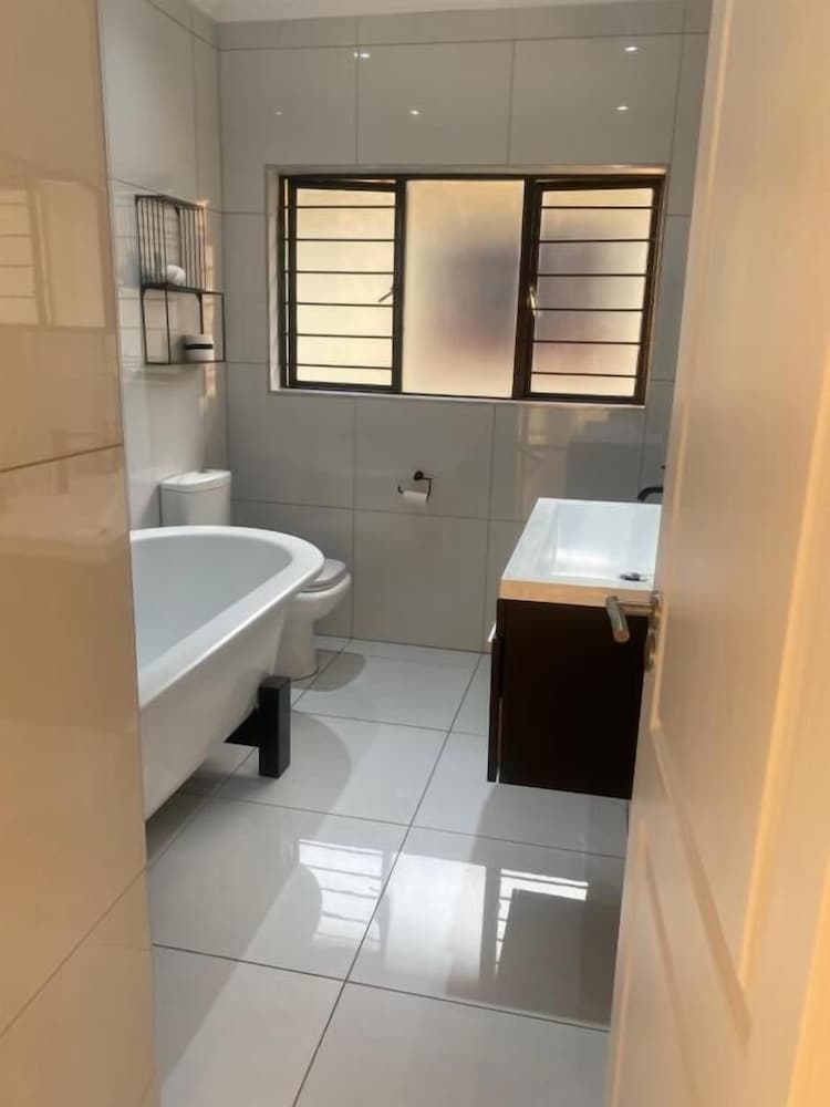 Luxury 2 Bedroom Apartment Near Monte Casino, Johannesburg