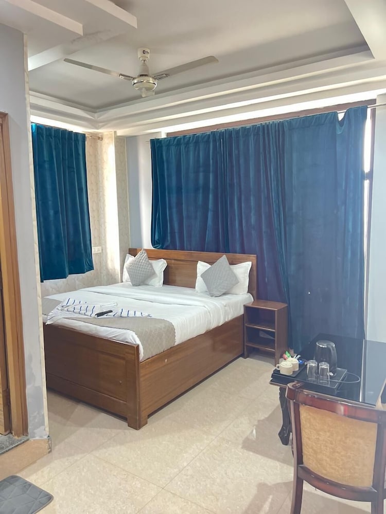 Paradise Inn