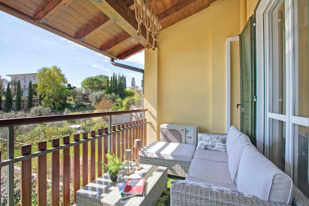 Alice House Terrace & Lake View