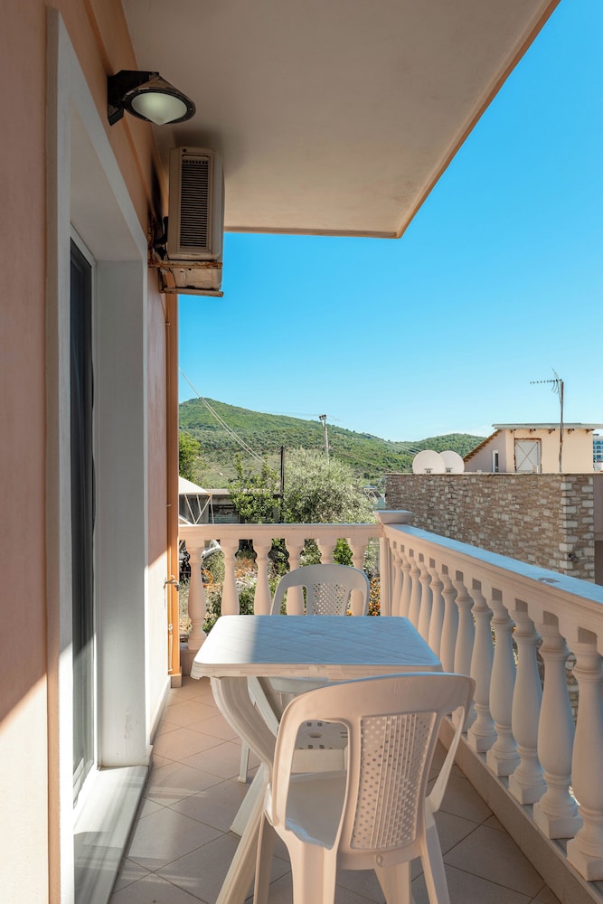 Sunny Villa
