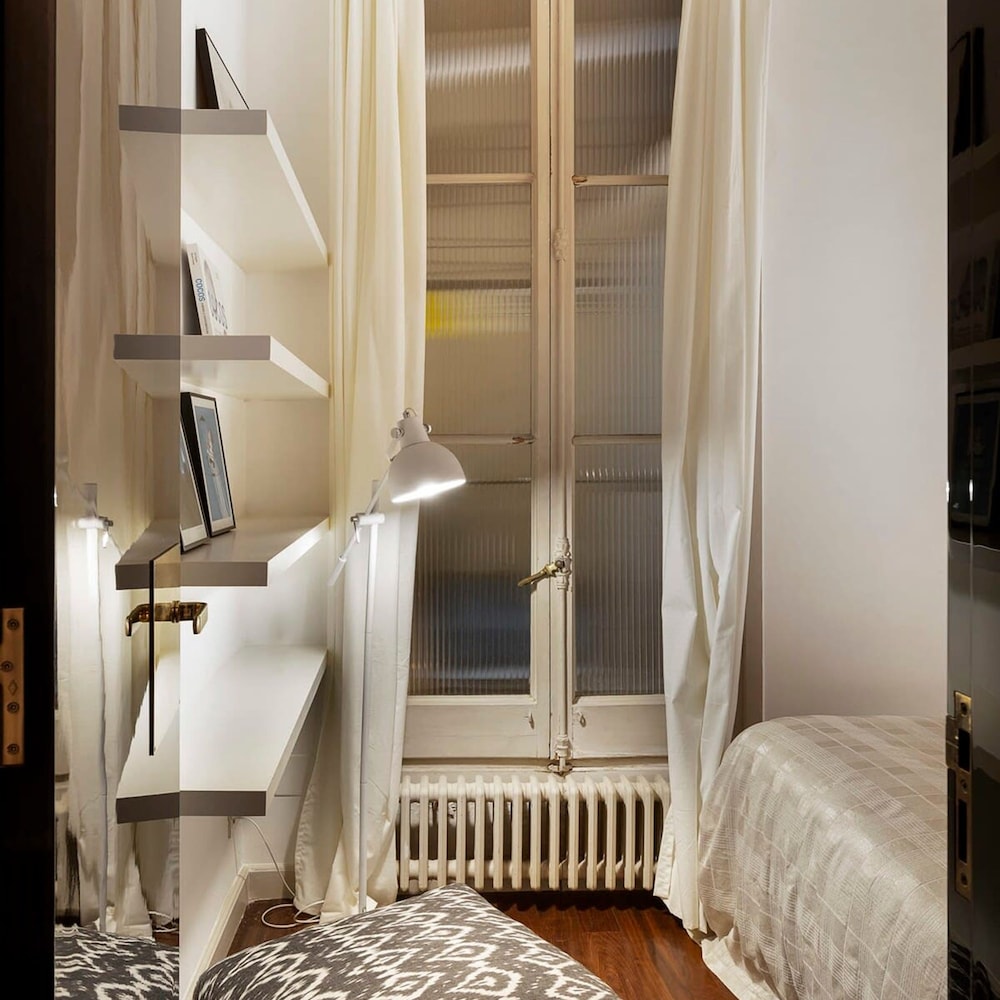 Artist Modernist 3-br Gem Next to Paseo de Gracia