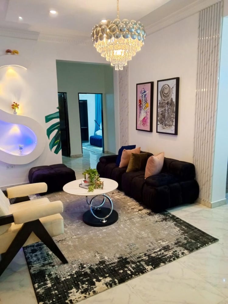 Impeccable 2-bed Apartment in Ikeja view 4