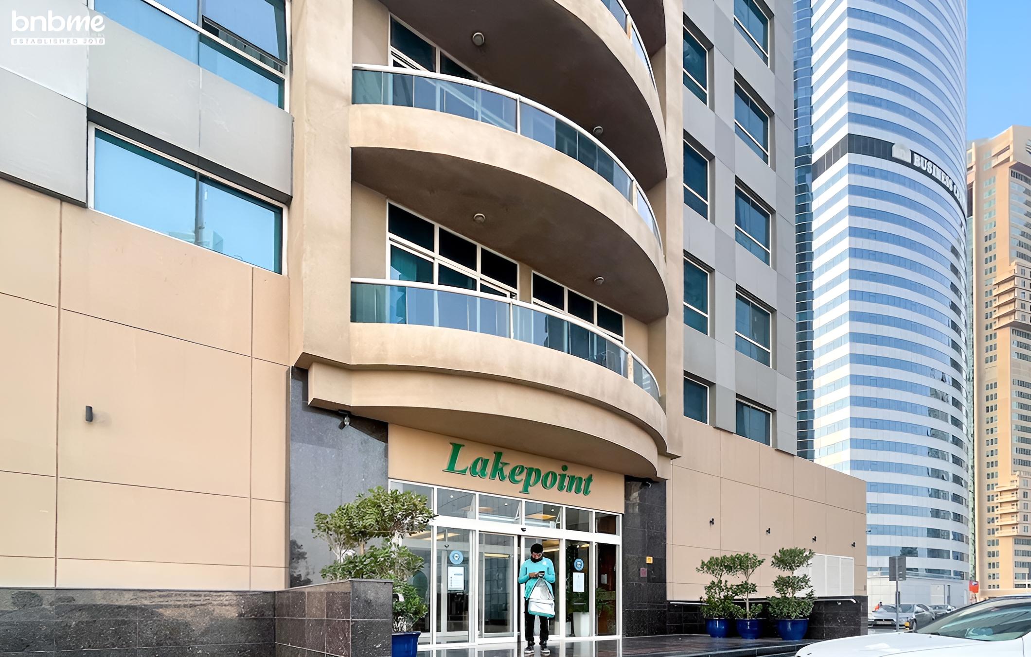 3B Lakepoint Tower 3701 by bnbme homes