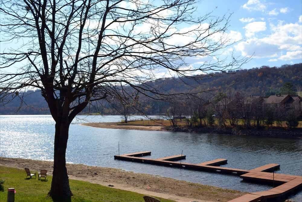 LakeFront Lodge