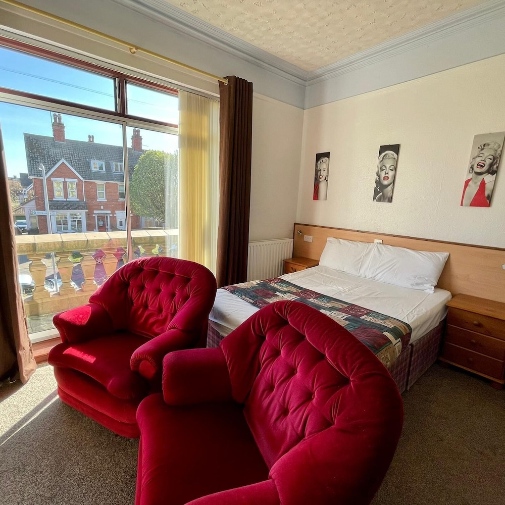 Lyndene Holiday Apartments