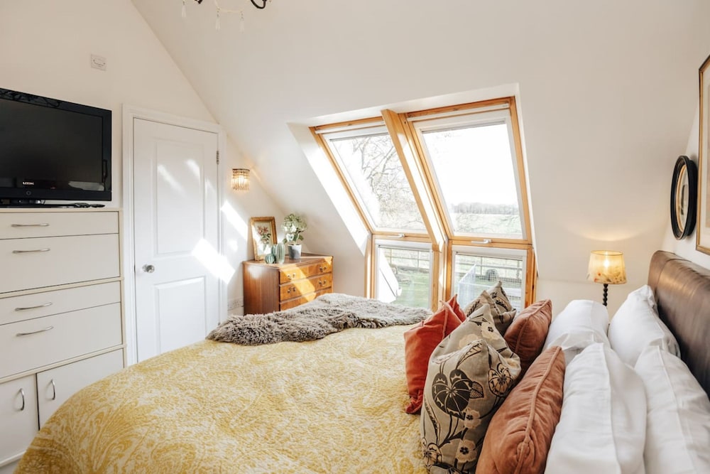 Vintage Chic Coach House