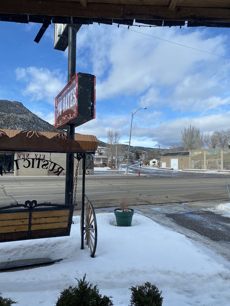 Rustic Inn Motel