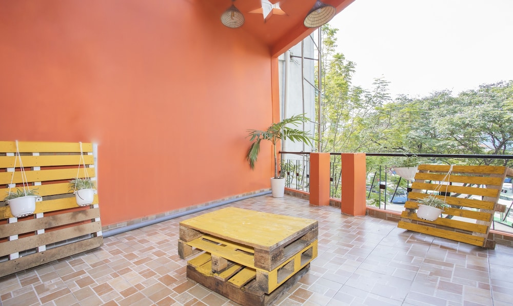 Hangout Hostel HCM
