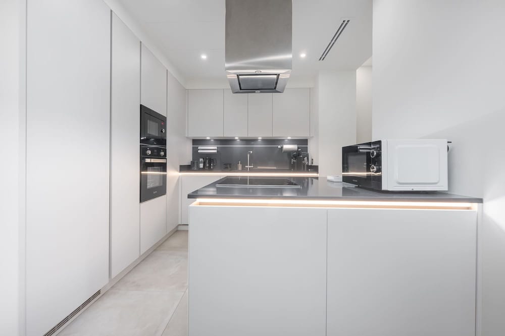 Luxury 2BR Apartment With Full Burj Khalifa View 2-min Walk to Dubai Mall