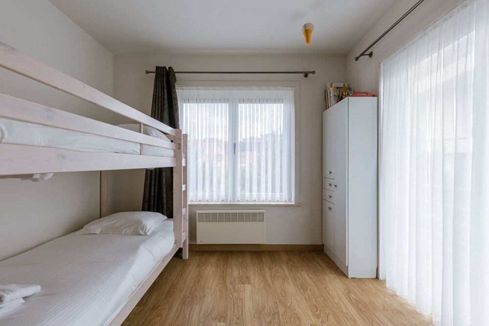 Huswell - Family Apartment With Balcony Near Coast