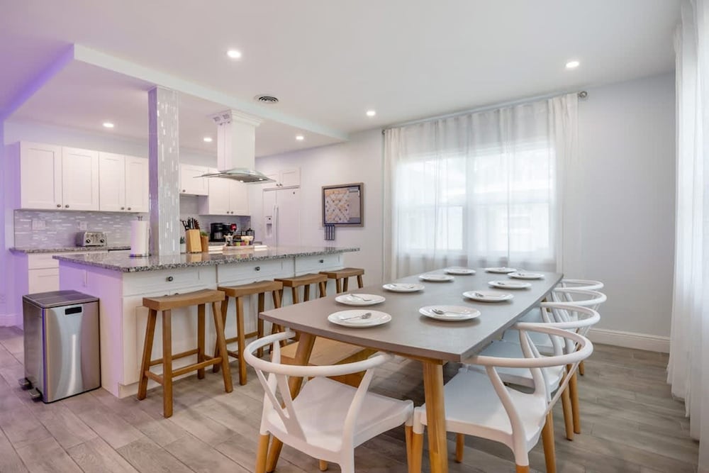 Fun Family-friendly Largo Home Heated Pool