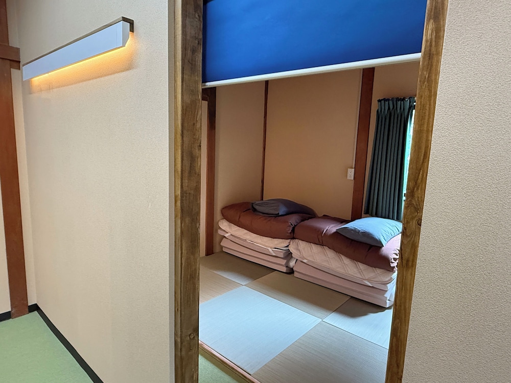 Backpackers Jinya