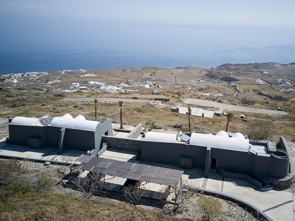 Hotel Theano Cave Suites & Villas