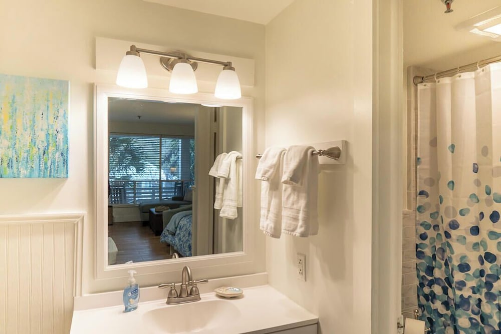 Newly Renovated Sunsuite! Centrally Located With Resort Access!