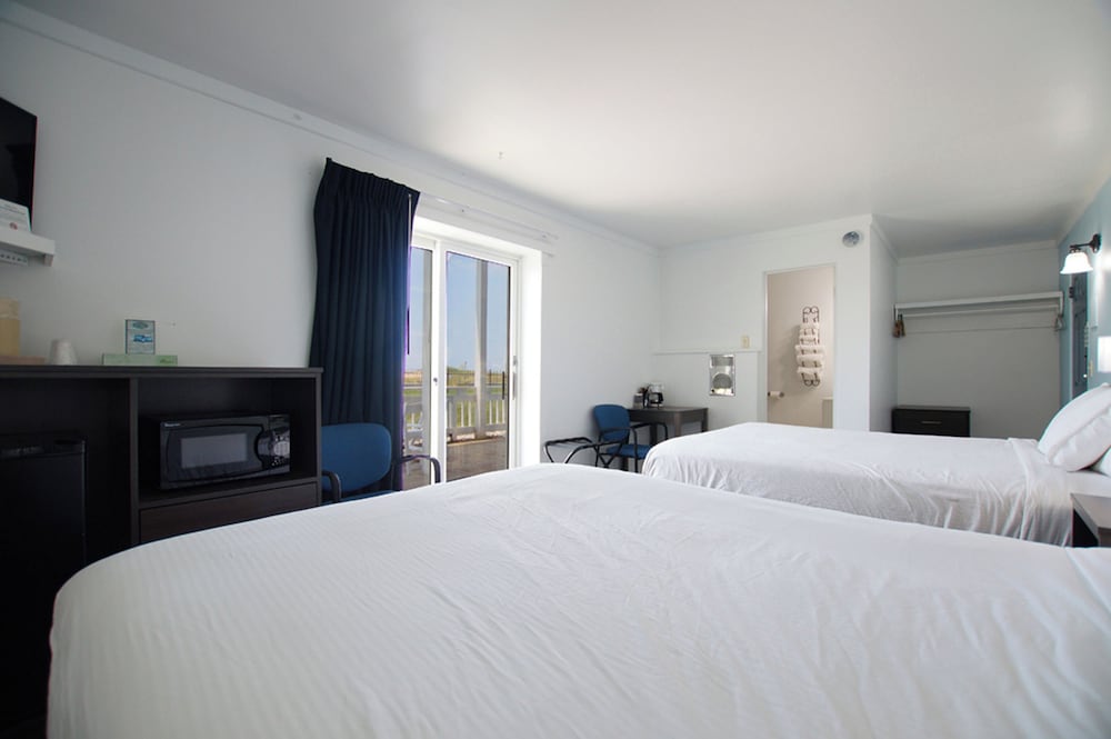 Snyder's Shoreline Inn