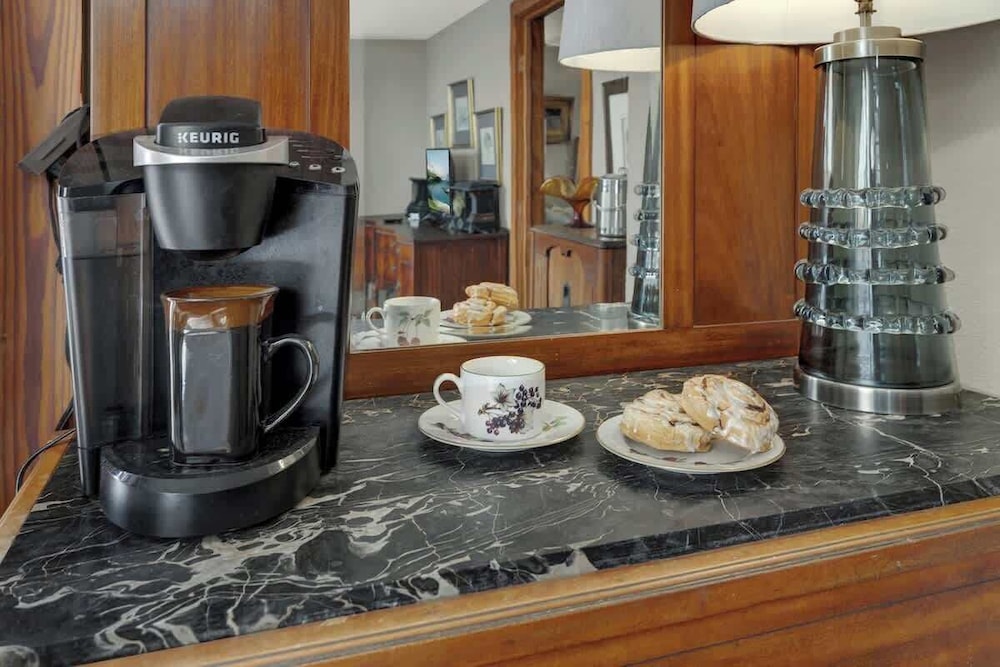 Gillespie House-2 Suites-walk to Main St!