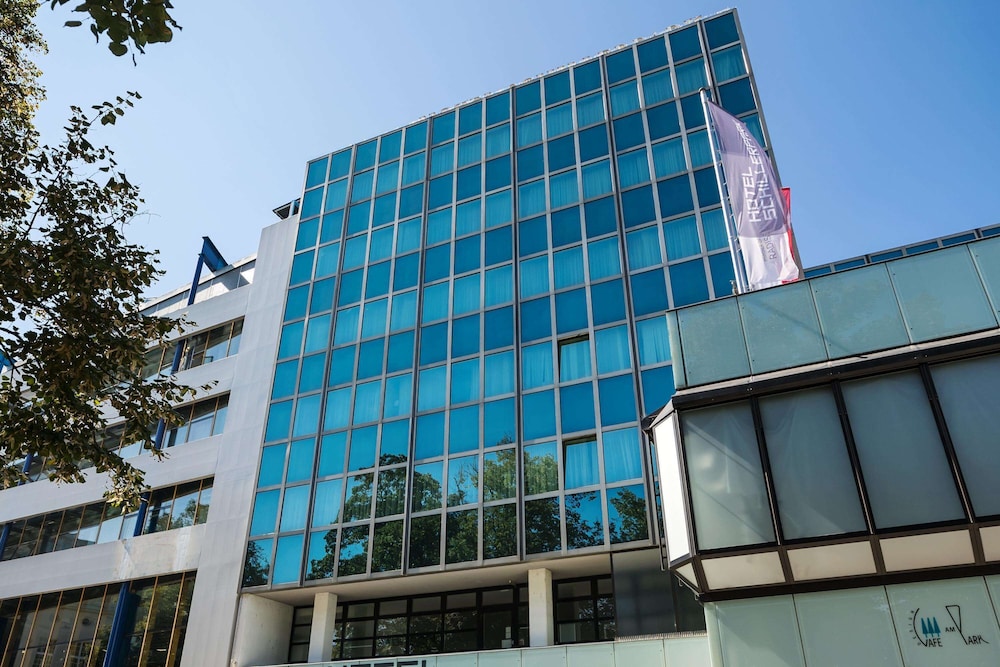 Linz Vacations - Hotel Schillerpark Linz, a member of Radisson Individuals - Property Image 2