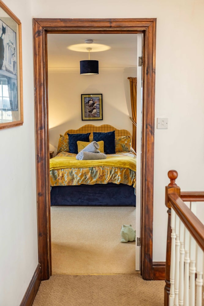 Hall House 3 Bedroom House St Florence