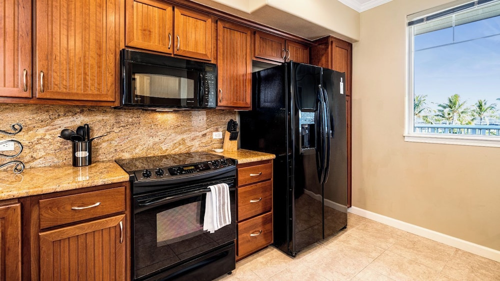 Family & Couples' Fun - Golf, Mountain & Lake Views + Walk to Dining & Beach - Vrkcv