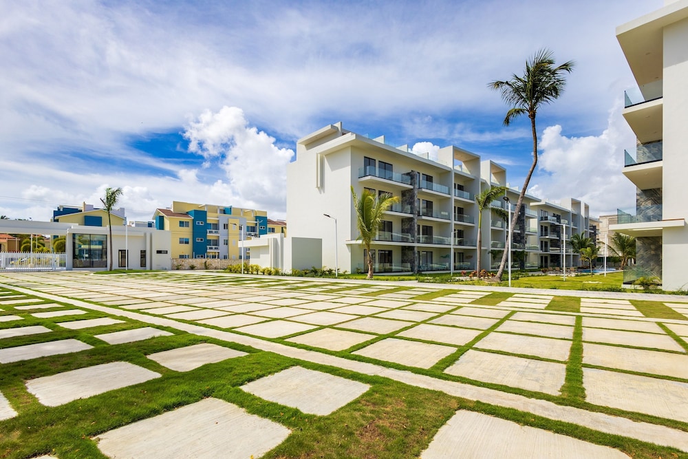 2BR Oasis in Eden Tropical - BBQ Pool Near Beach