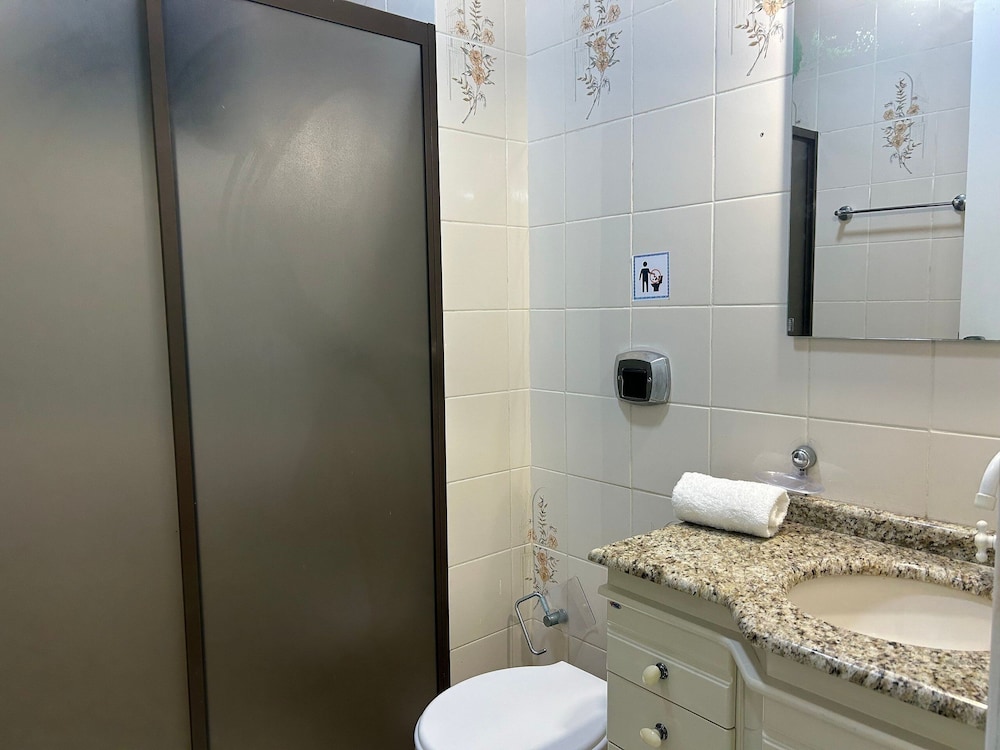 2 Bdrm apt 250m From the Beach in Center Sdc0601