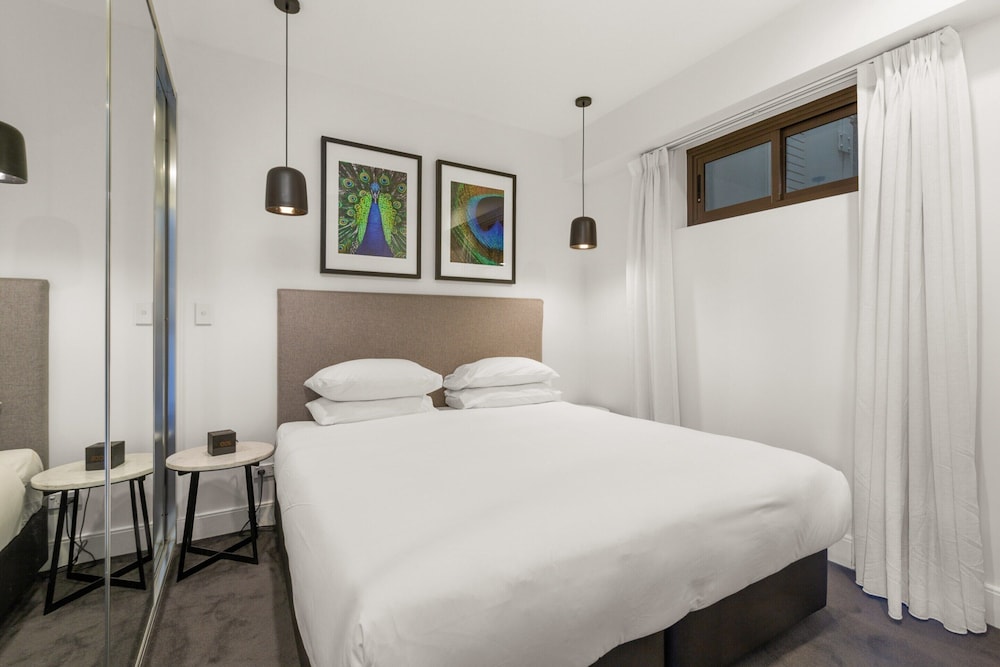 Modern 1-bed With Balcony in Surry Hills