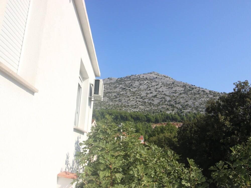 Simplistic Apartment in Starigrad near Sea view 2
