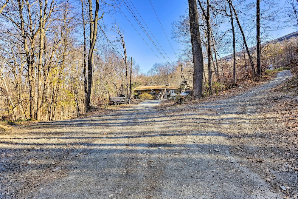 Charming Beacon Apt w/ Fire Pit: Near Hiking! - Property Image 15