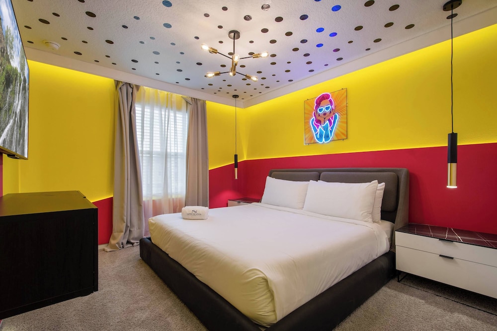 Luxe 9-bedroom Escape With Private Pool & Game Loft Solara Resort Near Disney - Image 5