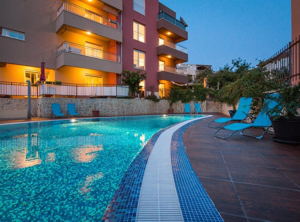 Luxury Apartment Okrug Gornji With Sea View and Pool