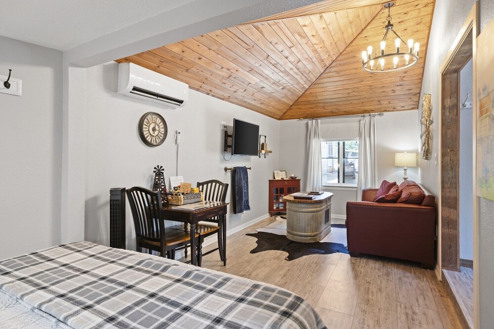 1929 Wash House 1 Bedroom Cottage