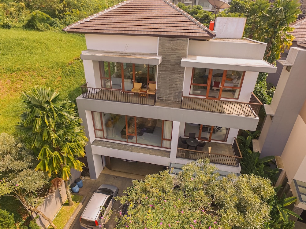 Ohara City View 5BR Villa Heated Pool and Billiard