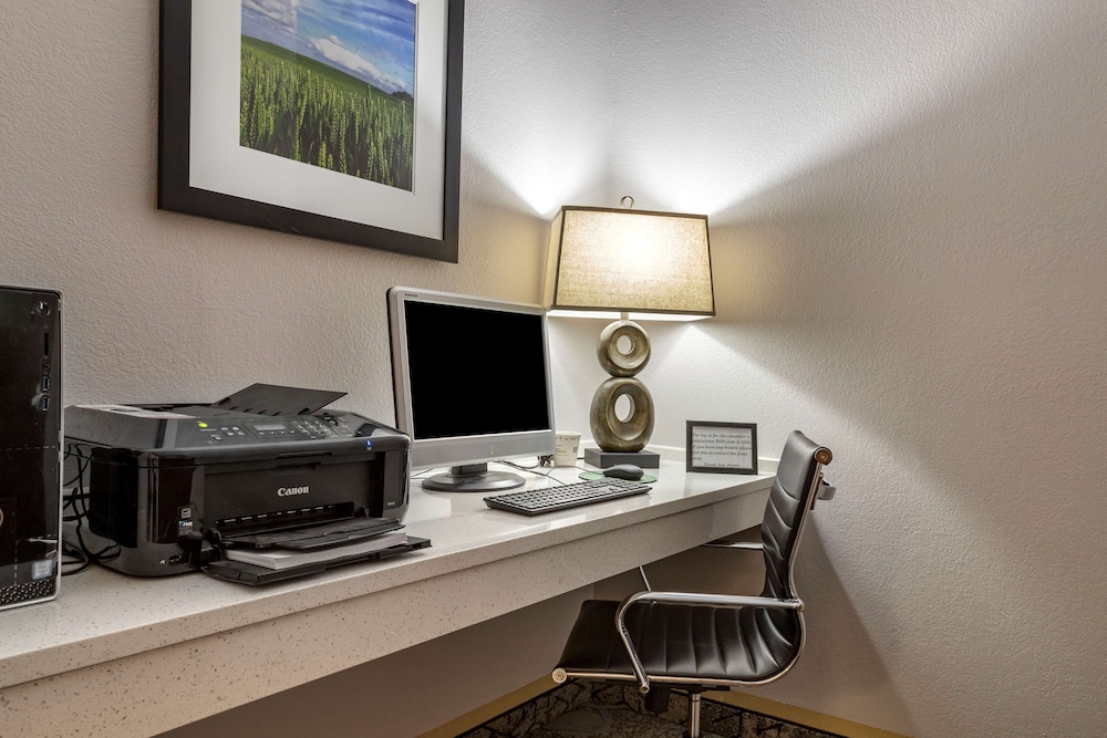 Best Western Oakdale Inn - Property Image 2