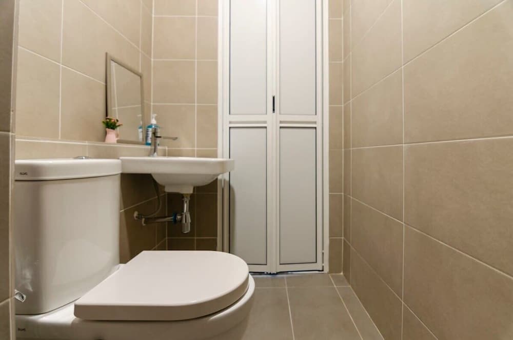 Chic 2BR Dpristine 9 Next to Legoland Free Parking