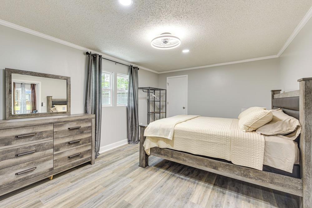Private Deck & Yard: Home 3 Mi to Dtwn Sanford!