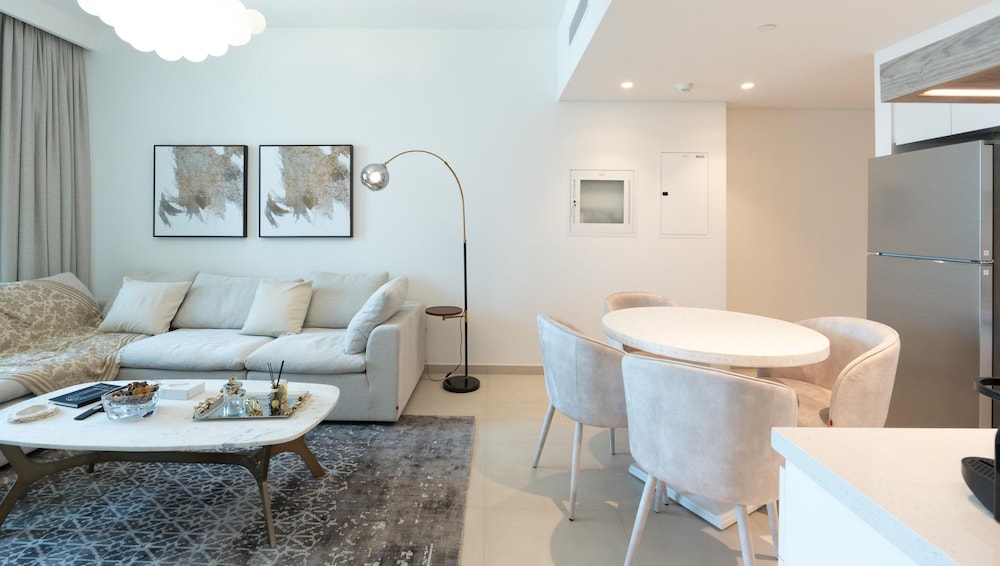 Elegant 1BR Apt Steps Away From Dubai Mall