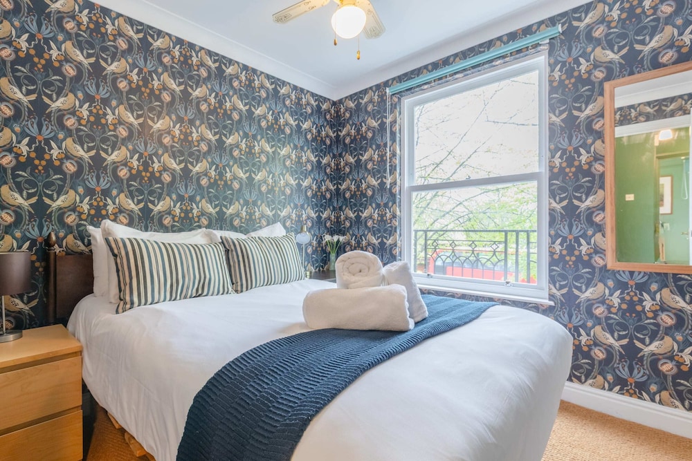 3 Bed House, Sleeps 8 - Near St Pancras
