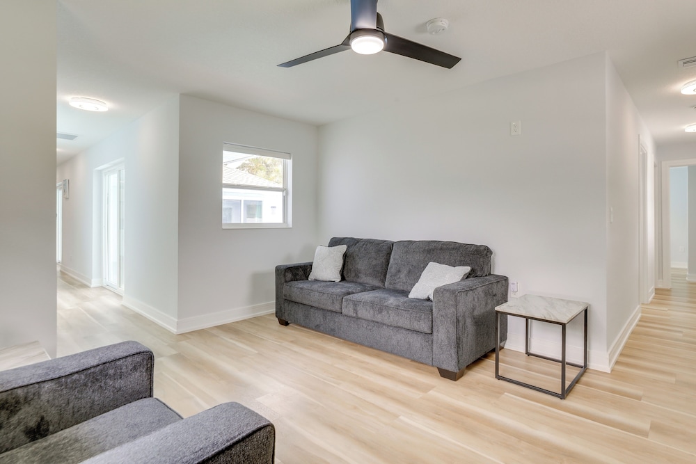 3 Mi to Beach: Modern Retreat in Largo!