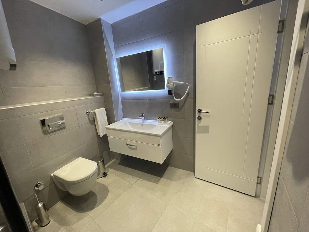 Feri Suites - Image 60