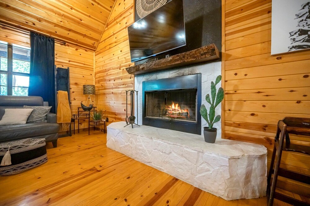 Kalo Cabin Secluded Stay
