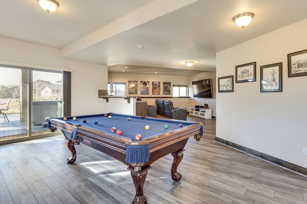 Hot Tub & Games Galore! Colorado Springs Retreat
