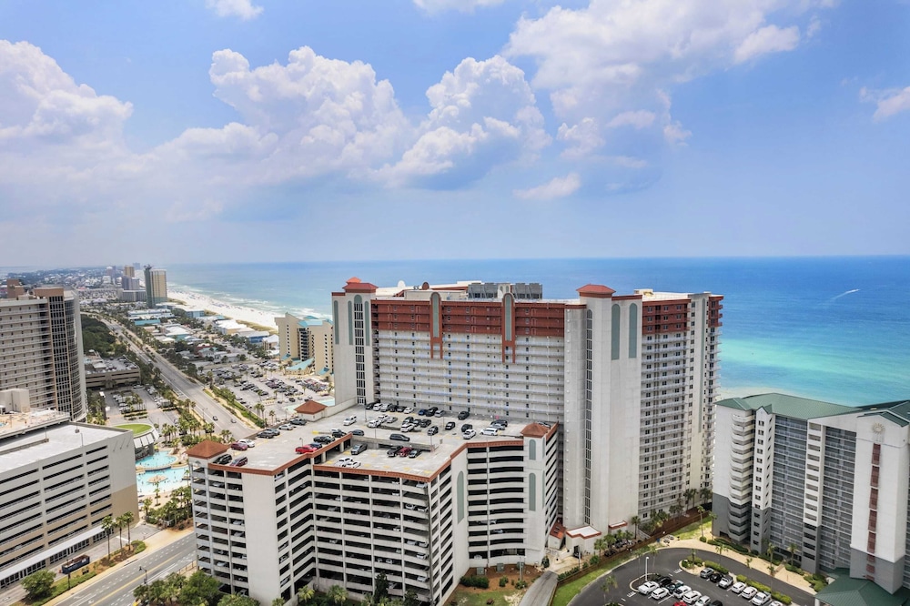 Relax at Panama City Beach Balcony, Parking, Walk to Dining