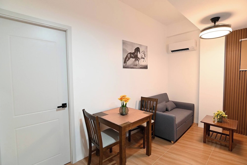 1 Cozy Bedroom Condo Unit-apple One Banawa Cebu