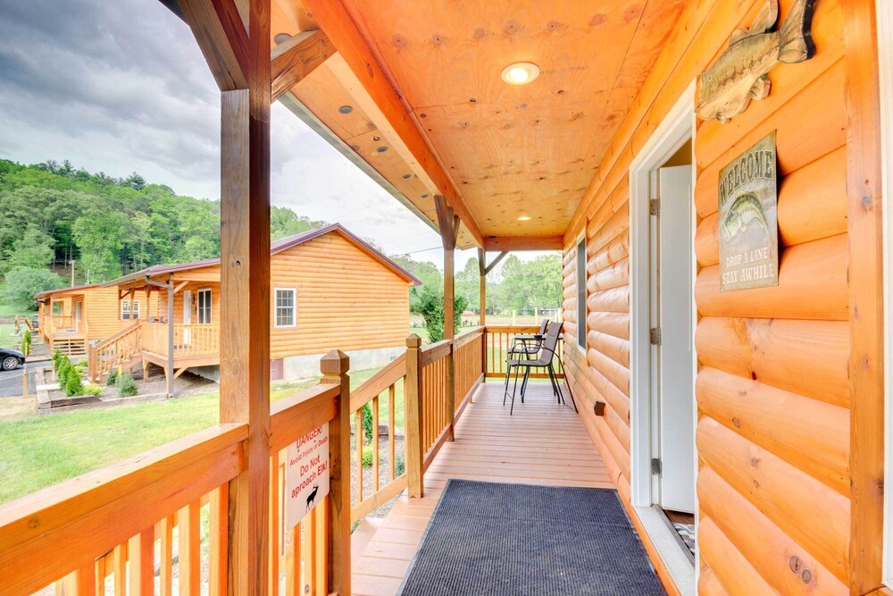 Private Hot Tub: Tuckasegee River Couple's Escape view 5