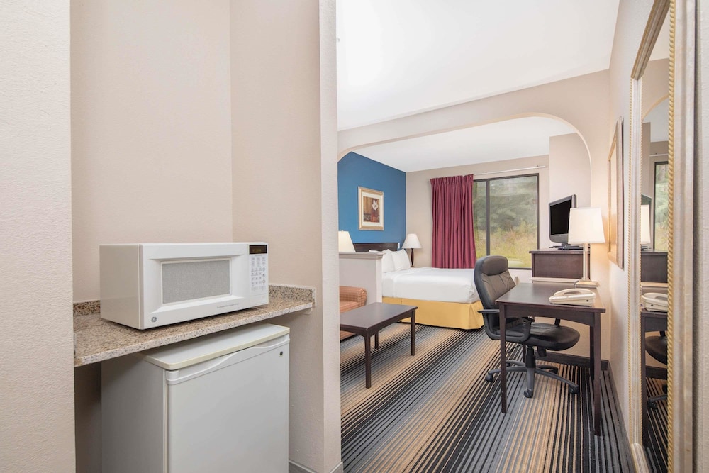 Laurel Vacations - Baymont by Wyndham Laurel - Property Image 1