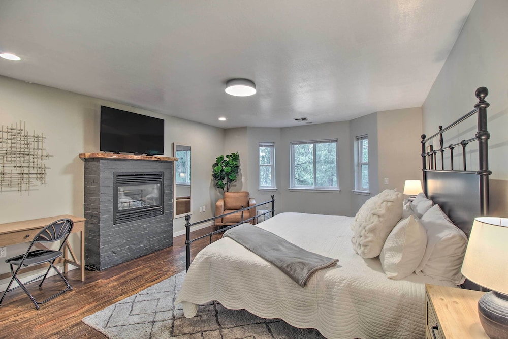 2 Mi to Lake: Marvelous Pinetop Home w/ Fireplaces view 2