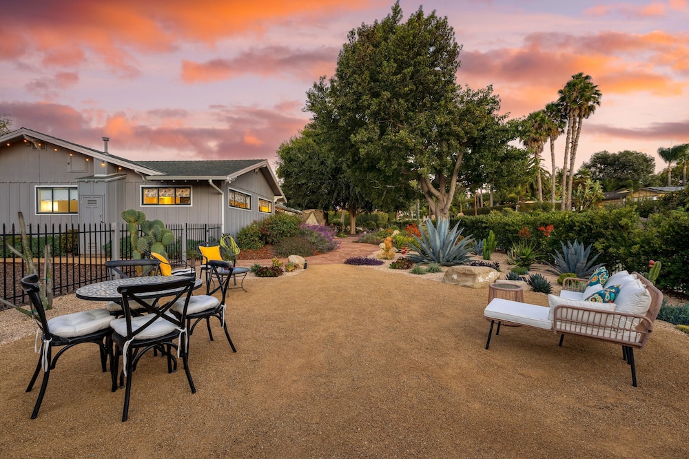 Hummingbird Haven by Avantstay Dog-friendly Near the Beach Huge Yard Hot Tub